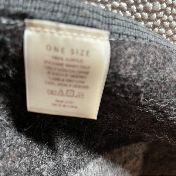 OS Do Everything In Love Blanket Poncho - Picture 7 of 7